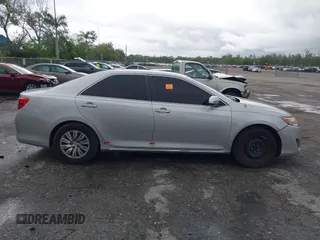 2012 Toyota Camry L z VIN 4T1BF1FK3CU047697, wystawiony jako IAAI lot #42419293 z przebiegiem 56 082 mil mil oraz . Historia ofert i sprzedaży dostępna na DreamBid. Obrazek 13.
