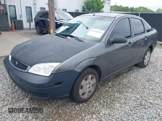 2007 Ford Focus S z VIN 1FAHP34NX7W188237, wystawiony jako IAAI lot #42122139 z przebiegiem 177 507 mil mil oraz . Historia ofert i sprzedaży dostępna na DreamBid. Obrazek 2.