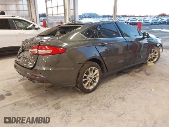 2019 Ford Fusion SE with VIN 3FA6P0HD0KR193692, listed as a IAAI auction lot 41081951 with Not Provided miles and . Bid and sale history available at carsss.com. Image 4.