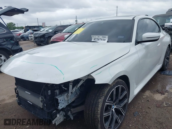 2023 BMW 2 Series 230i z VIN 3MW23CM02P8D39187, wystawiony jako IAAI lot #42207930 z przebiegiem 23 310 mil mil oraz . Historia ofert i sprzedaży dostępna na DreamBid. Obrazek 2.