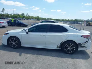 2019 Toyota Camry LE z VIN 4T1B11HK8KU226604, wystawiony jako IAAI lot #42219440 z przebiegiem 53 415 mil mil oraz . Historia ofert i sprzedaży dostępna na DreamBid. Obrazek 14.