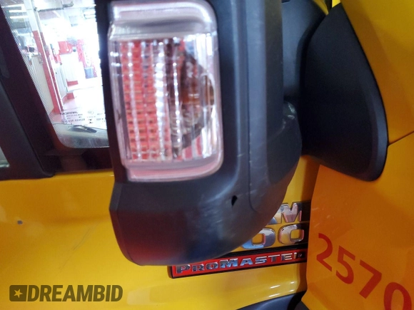 2018 Ram ProMaster Cargo z VIN 3C6TRVDG7JE121034, wystawiony jako IAAI lot #42303605 z przebiegiem 33 497 mil mil oraz . Historia ofert i sprzedaży dostępna na DreamBid. Obrazek 1.