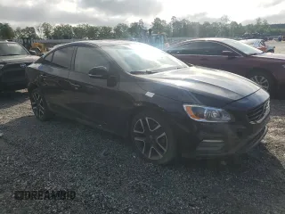 2017 Volvo S60 Dynamic z VIN YV126MFLXH2432069, wystawiony jako Copart lot #56338545 z przebiegiem 180 954 mil mil oraz Tytuł czysty. Historia ofert i sprzedaży dostępna na DreamBid. Obrazek 4.
