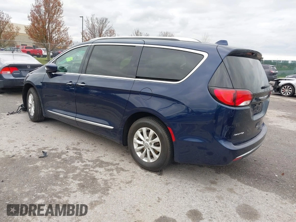 2018 Chrysler Pacifica Touring L z VIN 2C4RC1BG6JR233614, wystawiony jako IAAI lot #40794355 z przebiegiem 52 469 mil mil oraz . Historia ofert i sprzedaży dostępna na DreamBid. Obrazek 3.