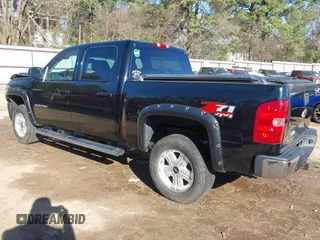 2011 Chevrolet Silverado 1500 LT with VIN 3GCPKSE33BG320029, listed as a IAAI auction lot 41805671 with 110,000 mi miles. Bid and sale history available at carsss.com. Image 3.