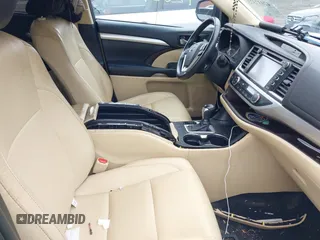 2019 Toyota Highlander SE with VIN 5TDJZRFH3KS629568, listed as a IAAI auction lot 42037373 with 93,358 mi miles and . Bid and sale history available at DreamBid. Image 5.