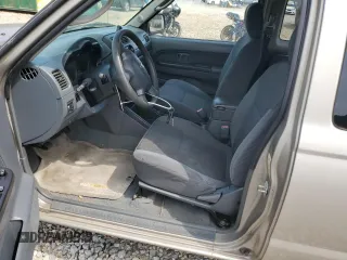 2004 Nissan Frontier XE z VIN 1N6DD26T44C426990, wystawiony jako Copart lot #61967785 z przebiegiem 352 486 mil mil oraz Czysty tytuł • Clean title. Historia ofert i sprzedaży dostępna na DreamBid. Obrazek 7.