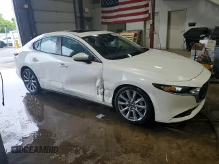 2025 Mazda 3 S Preferred z VIN JM1BPACM8S1775538, wystawiony jako Copart lot #57874615 z przebiegiem 851 mil mil oraz Czysty tytuł • Clean title. Historia ofert i sprzedaży dostępna na DreamBid. Obrazek 4.