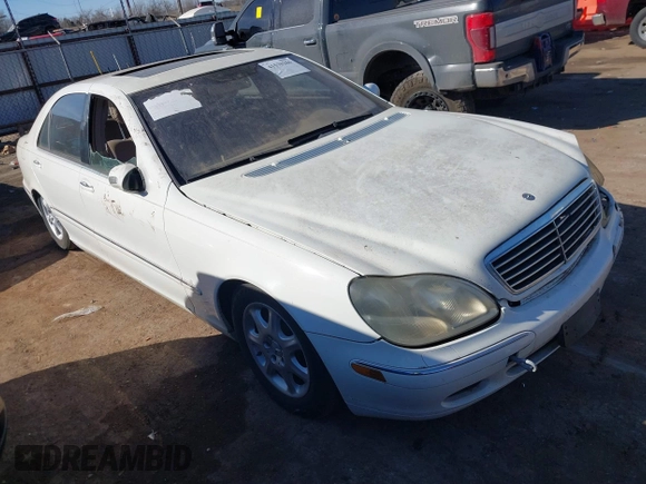 2002 Mercedes-Benz S-Class 4.3L with VIN WDBNG70J52A275068, listed as a IAAI auction lot 41570286 with 123,211 mi miles. Bid and sale history available at carsss.com. Image 1.