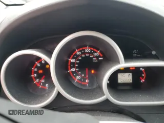 2010 Pontiac Vibe 1SA with VIN 5Y2SP6E8XAZ412803, listed as a Copart auction lot 61876895 with 105,582 mi miles and Salvage title. Bid and sale history available at DreamBid. Image 9.