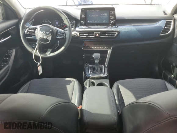 2023 Kia Seltos S z VIN KNDEU2AA6P7433546, wystawiony jako Copart lot #56454695 z przebiegiem 42 935 mil mil oraz Szkoda całkowita • Salvage title. Historia ofert i sprzedaży dostępna na DreamBid. Obrazek 8.