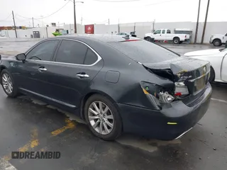 2010 Lexus LS 460 z VIN JTHCL5EF2A5007842, wystawiony jako IAAI lot #41762378 z przebiegiem 102 284 mil mil oraz . Historia ofert i sprzedaży dostępna na DreamBid. Obrazek 3.