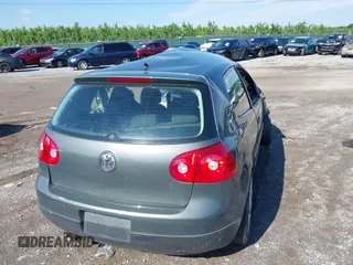 2008 Volkswagen Rabbit S z VIN WVWAB71K58W085143, wystawiony jako IAAI lot #42379732 z przebiegiem 147 633 mil mil oraz . Historia ofert i sprzedaży dostępna na DreamBid. Obrazek 4.