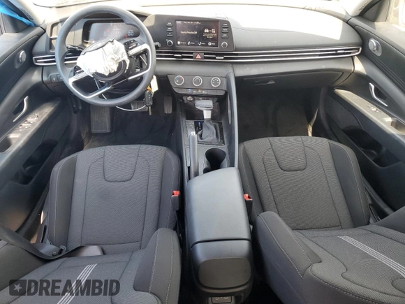 2024 Hyundai Elantra SE z VIN KMHLL4DGXRU654573, wystawiony jako Copart lot #54004355 z przebiegiem 10 453 mil mil oraz Szkoda całkowita • Salvage title. Historia ofert i sprzedaży dostępna na DreamBid. Obrazek 8.