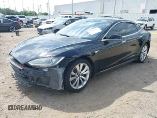 2014 Tesla Model S 60 z VIN 5YJSA1H1XEFP44397, wystawiony jako IAAI lot #42140917 z przebiegiem 136 515 mil mil oraz . Historia ofert i sprzedaży dostępna na DreamBid. Obrazek 2.
