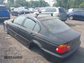 2001 BMW 3 Series 325i z VIN WBAAN37411NE55184, wystawiony jako IAAI lot #42410040 z przebiegiem 127 287 mil mil oraz . Historia ofert i sprzedaży dostępna na DreamBid. Obrazek 3.