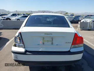 2002 Volvo S60 with VIN YV1RS61RX22155450, listed as a IAAI auction lot 41988229 with 86,115 mi miles. Bid and sale history available at carsss.com. Image 16.