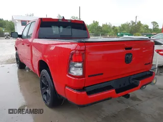 2022 Ram 1500 Big Horn z VIN 1C6RRFBG7NN220702, wystawiony jako IAAI lot #42244874 z przebiegiem 39 799 mil mil oraz . Historia ofert i sprzedaży dostępna na DreamBid. Obrazek 3.