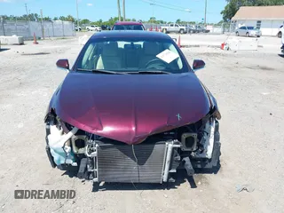 2013 Lincoln MKZ z VIN 3LN6L2GKXDR824996, wystawiony jako IAAI lot #42574204 z przebiegiem 81 370 mil mil oraz . Historia ofert i sprzedaży dostępna na DreamBid. Obrazek 12.