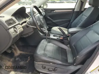 2015 Volkswagen Passat SE z VIN 1VWBV7A39FC010655, wystawiony jako Copart lot #59457165 z przebiegiem 270 971 mil mil oraz Szkoda całkowita • Salvage title. Historia ofert i sprzedaży dostępna na DreamBid. Obrazek 7.