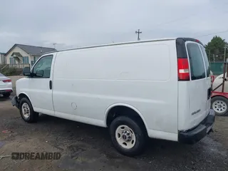 2017 GMC Savana Cargo z VIN 1GTW7AFF8H1130346, wystawiony jako IAAI lot #40884442 z przebiegiem 146 914 mil mil oraz . Historia ofert i sprzedaży dostępna na DreamBid. Obrazek 3.