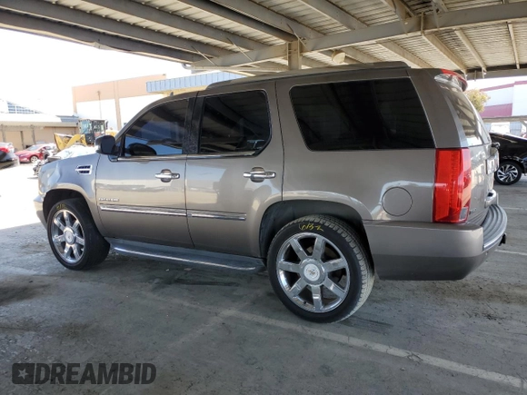 2012 Cadillac Escalade Luxury z VIN 1GYS4BEF1CR121362, wystawiony jako Copart lot #51871345 z przebiegiem 158 273 mil mil oraz Czysty tytuł • Clean title. Historia ofert i sprzedaży dostępna na DreamBid. Obrazek 2.