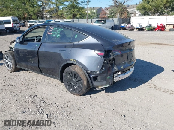 2024 Tesla Model Y with VIN 7SAYGDED3RF092501, listed as a IAAI auction lot 40820923 with 4,688 mi miles and . Bid and sale history available at DreamBid. Image 3.