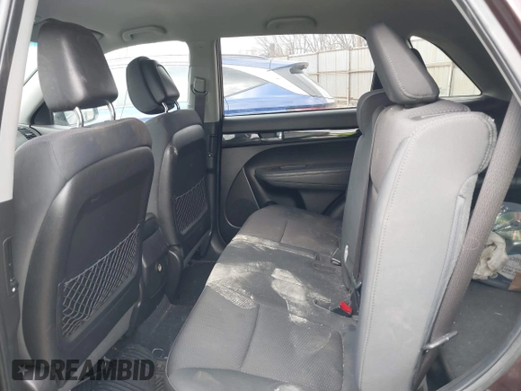 2011 Kia Sorento LX with VIN 5XYKTDA11BG085202, listed as a IAAI auction lot 41726128 with 181,210 mi miles. Bid and sale history available at carsss.com. Image 8.