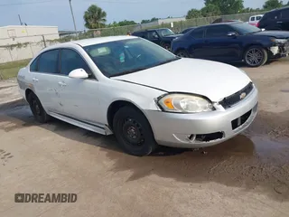 2013 Chevrolet Impala Police z VIN 2G1WD5E34D1257342, wystawiony jako IAAI lot #42228969 z przebiegiem 156 736 mil mil oraz . Historia ofert i sprzedaży dostępna na DreamBid. Obrazek 1.