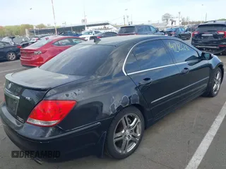 2005 Acura RL z VIN JH4KB16545C015150, wystawiony jako IAAI lot #42126296 z przebiegiem 179 788 mil mil oraz . Historia ofert i sprzedaży dostępna na DreamBid. Obrazek 4.