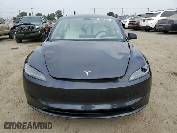 2025 Tesla Model 3 Long Range z VIN 5YJ3E1EA7SF940886, wystawiony jako Copart lot #62683815 z przebiegiem 3 498 mil mil oraz Szkoda całkowita • Salvage title. Historia ofert i sprzedaży dostępna na DreamBid. Obrazek 5.