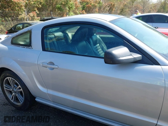 2007 Ford Mustang GT Deluxe with VIN 1ZVFT82HX75266798, listed as a IAAI auction lot 41889513 with 221,902 mi miles. Bid and sale history available at carsss.com. Image 13.