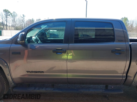 2018 Toyota Tundra 2WD SR5 with VIN 5TFEY5F19JX229779, listed as a IAAI auction lot 41718984 with 272,351 mi miles. Bid and sale history available at carsss.com. Image 15.
