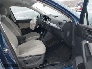 2018 Volkswagen Tiguan S with VIN 3VV0B7AX8JM081263, listed as a IAAI auction lot 41245308 with 58,778 mi miles. Bid and sale history available at carsss.com. Image 5.