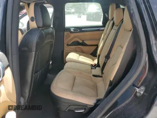 2018 Porsche Cayenne S z VIN WP1AB2A22JLA61195, wystawiony jako Copart lot #61047695 z przebiegiem Nie podano mil oraz Szkoda całkowita • Salvage title. Historia ofert i sprzedaży dostępna na DreamBid. Obrazek 10.