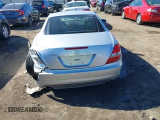 2005 Mercedes-Benz SLK 230/320 z VIN WDBWK56FX5F052512, wystawiony jako IAAI lot #41685458 z przebiegiem 46 186 mil mil oraz . Historia ofert i sprzedaży dostępna na DreamBid. Obrazek 16.
