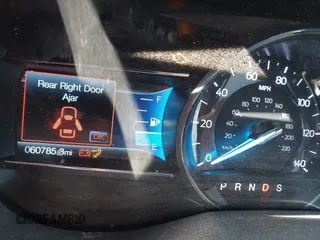 2019 Ford Explorer XLT z VIN 1FM5K8D87KGA09217, wystawiony jako IAAI lot #41696326 z przebiegiem 60 785 mil mil oraz . Historia ofert i sprzedaży dostępna na DreamBid. Obrazek 7.
