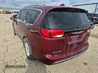 2020 Chrysler Pacifica Touring L z VIN 2C4RC1BG7LR136232, wystawiony jako IAAI lot #42019889 z przebiegiem 118 412 mil mil oraz . Historia ofert i sprzedaży dostępna na DreamBid. Obrazek 1.