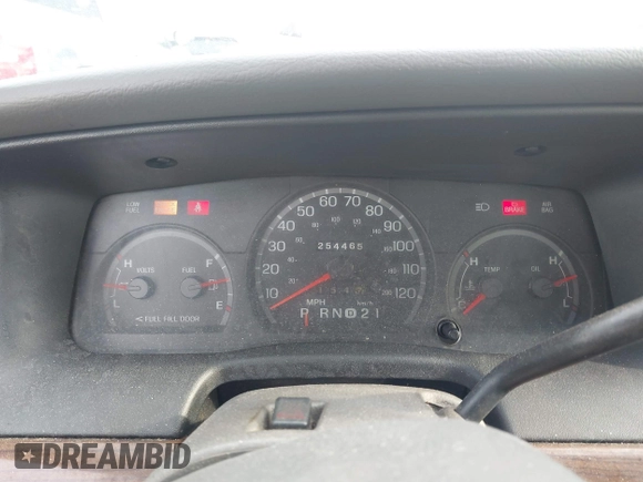 2003 Ford Crown Victoria LX z VIN 2FAFP74W83X180076, wystawiony jako IAAI lot #41744980 z przebiegiem 254 465 mil mil oraz . Historia ofert i sprzedaży dostępna na DreamBid. Obrazek 7.