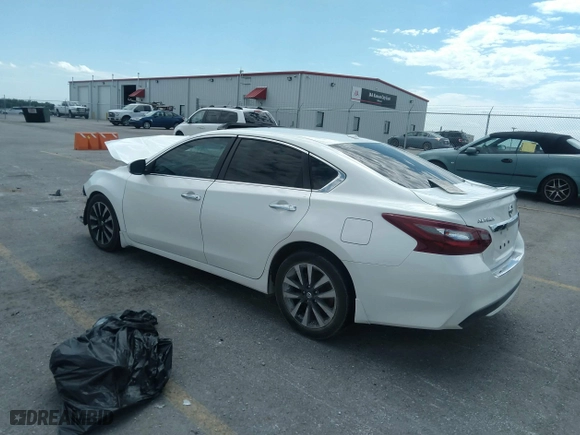 2018 Nissan Altima 2.5 SV with VIN 1N4AL3AP0JC158031, listed as a IAAI auction lot 37071088 with 1 mi miles. Bid and sale history available at carsss.com. Image 3.