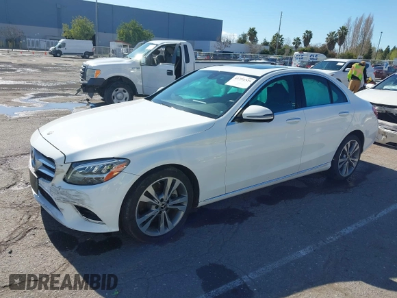 2019 Mercedes-Benz C 300 z VIN 55SWF8DB0KU318691, wystawiony jako IAAI lot #41751526 z przebiegiem 63 608 mil mil oraz . Historia ofert i sprzedaży dostępna na DreamBid. Obrazek 2.