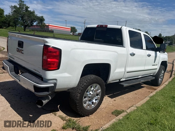 2016 GMC Sierra 2500HD Denali z VIN 1GT12UE84GF183401, wystawiony jako Copart lot #60241455 z przebiegiem 163 535 mil mil oraz Szkoda całkowita • Salvage title. Historia ofert i sprzedaży dostępna na DreamBid. Obrazek 4.