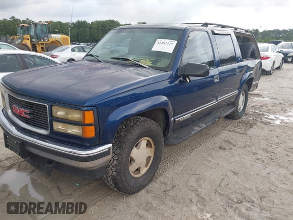 1999 GMC Suburban with VIN 3GKFK16R2XG501319, listed as a IAAI auction lot 42491117 with 231,561 mi miles and . Bid and sale history available at DreamBid. Image 2.