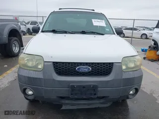 2007 Ford Escape XLT with VIN 1FMYU93147KA42293, listed as a IAAI auction lot 41586591 with 215,643 mi miles. Bid and sale history available at carsss.com. Image 12.
