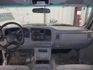 2000 Chevrolet Silverado 1500 LS with VIN 2GCEK19T0Y1274947, listed as a IAAI auction lot 42042066 with 200,262 mi miles. Bid and sale history available at carsss.com. Image 5.