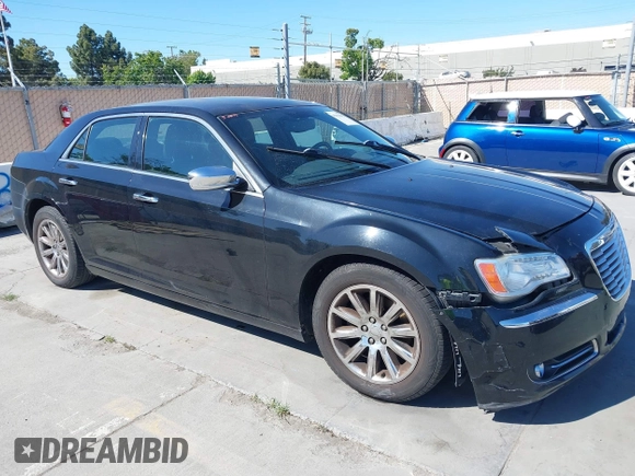 2012 Chrysler 300 Limited z VIN 2C3CCACG8CH227086, wystawiony jako IAAI lot #42315693 z przebiegiem 161 783 mil mil oraz . Historia ofert i sprzedaży dostępna na DreamBid. Obrazek 1.