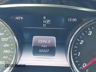 2018 Mercedes-Benz E 300 z VIN WDDZF4KB7JA432582, wystawiony jako IAAI lot #42220866 z przebiegiem 52 437 mil mil oraz . Historia ofert i sprzedaży dostępna na DreamBid. Obrazek 16.