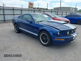 2006 Ford Mustang GT Deluxe with VIN 1ZVHT82H165212250, listed as a IAAI auction lot 42010061 with 160,765 mi miles. Bid and sale history available at carsss.com. Image 1.