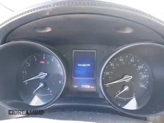 2018 Toyota C-HR XLE z VIN NMTKHMBXXJR007134, wystawiony jako IAAI lot #42004283 z przebiegiem 174 336 mil mil oraz . Historia ofert i sprzedaży dostępna na DreamBid. Obrazek 7.