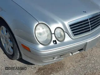 2003 Mercedes-Benz CLK 320 z VIN WDBLK65G13T137546, wystawiony jako IAAI lot #42342255 z przebiegiem Nie podano mil oraz . Historia ofert i sprzedaży dostępna na DreamBid. Obrazek 6.